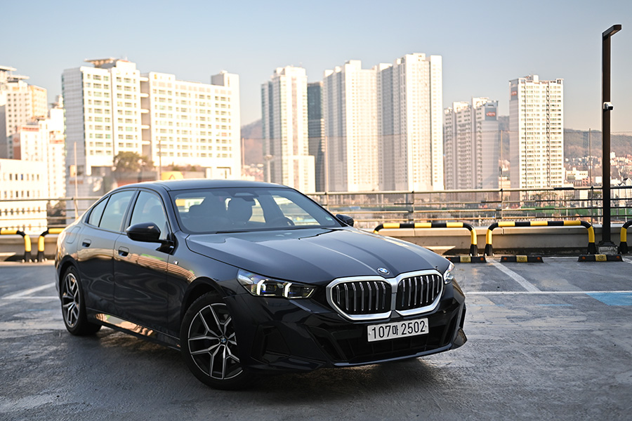 새로운 시대를 맞이한 BMW의 프리미엄 세단 - BMW 520i M 스포츠[별별시승] | 서울경제