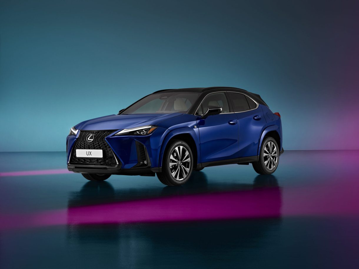 Lexus UX 300h: 더 강력한 파워, 가속력, 기술로 250h를 대체합니다.