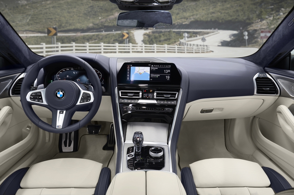 20년 만에 컴백' BMW 8시리즈 국내 출시…M8 쿠페 가격 2억3950만원 < 새 모델 < 자동차 < 기사본문 - 모터그래프코리아