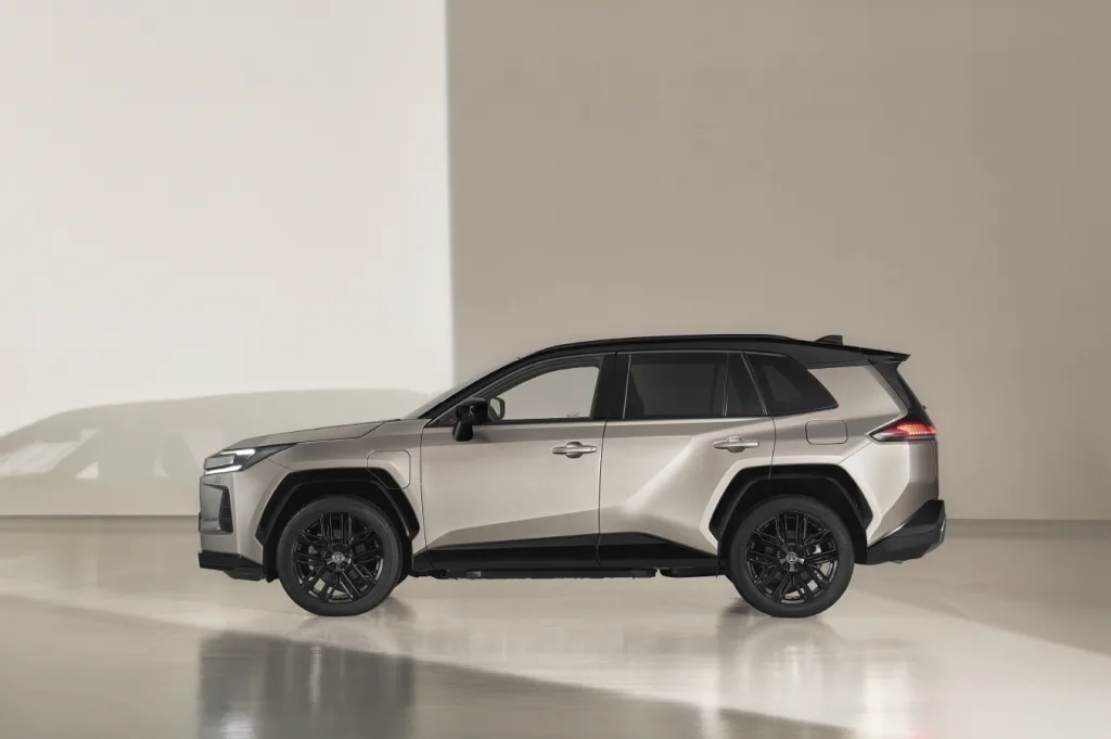2026 all newrav4 static 010 https://mobilityground.com/wp-content/uploads/2025/10/2026-all-newrav4-static-001.webp