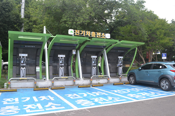가보니] '괴물' 전기차 충전소가 나타났다 - 부처 브리핑 | 브리핑 자료 | 브리핑룸 | 대한민국 정책브리핑