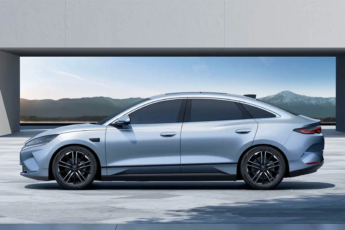 BYD 친 L EV 전기 세단 공개… '신의 눈' 탑재하고 주행거리 545km로 1천만 원대 예상 - 토픽트리